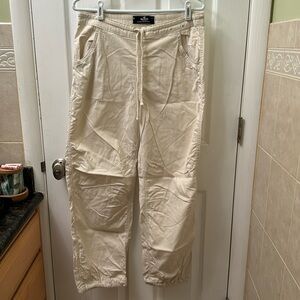 Hollister cream parachute style pant. Size M